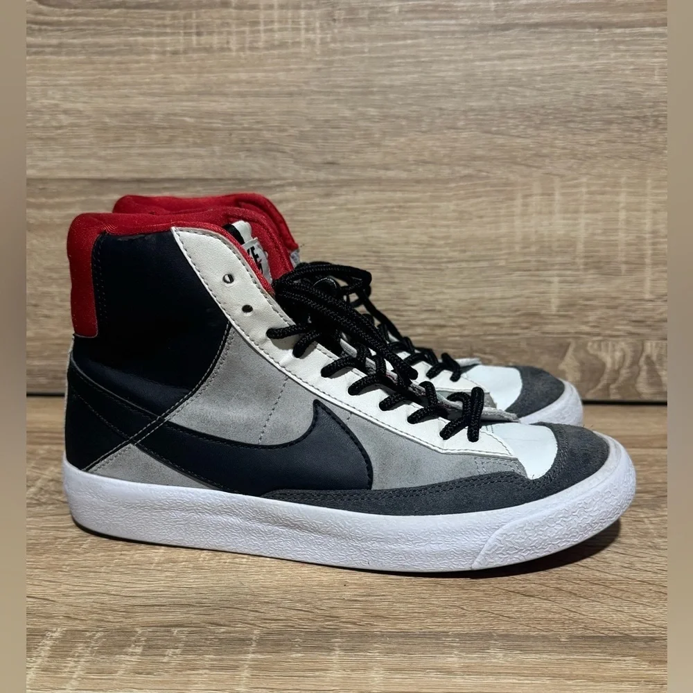 Nike Kids 4 Blazers Mid '77 Boys shoes size 4Y red black white leather sneakers